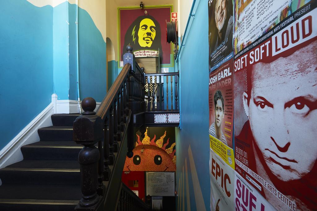 Old Fire Station Backpackers Vandrarhem Perth Exteriör bild
